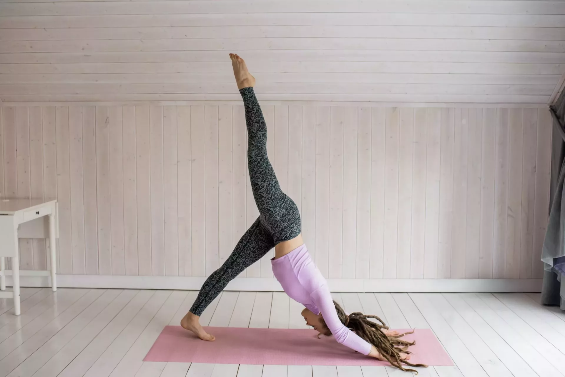 Einzug in den Herbst: Ändern Sie Ihre Yogapraxis, Ihren Lebensstil und Ihre Requisiten