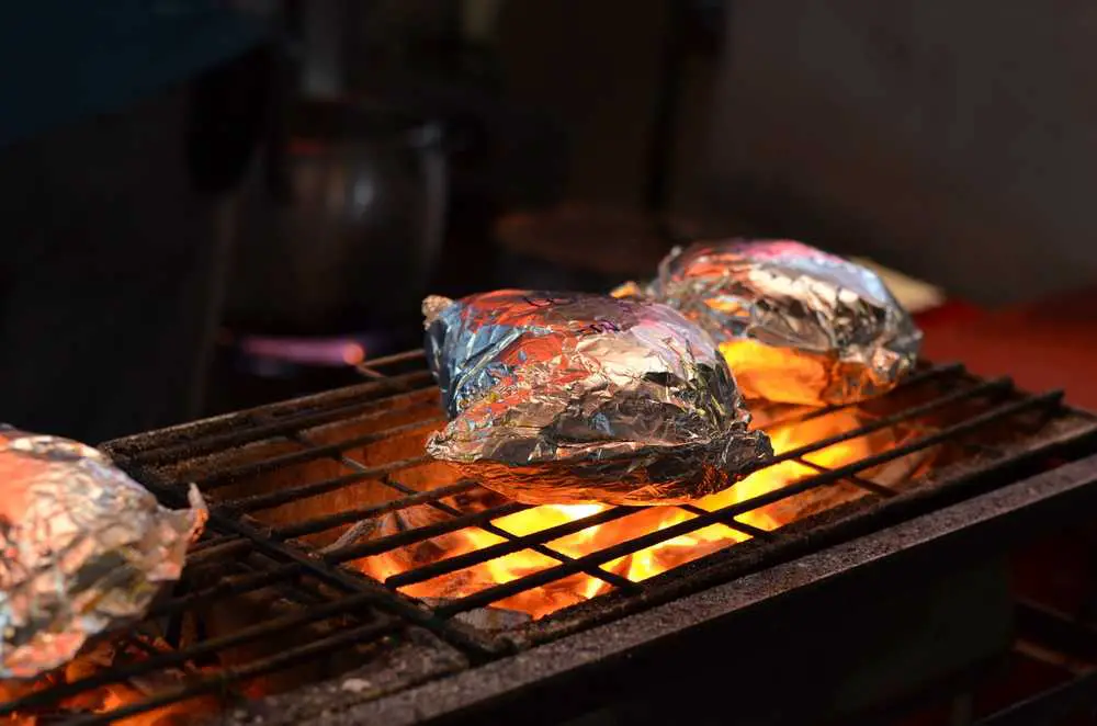 Die versteckten Gefahren des Kochens mit Aluminiumfolie: Gesundheitliche Auswirkungen und sicherere Alternativen