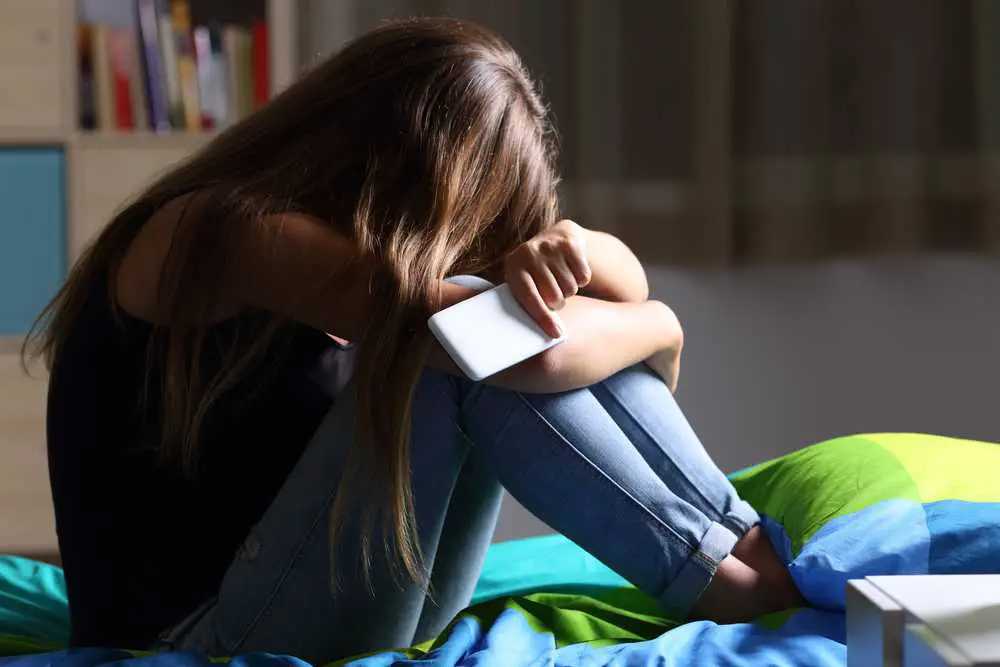 Soziale Medien treiben die psychische Krise bei Teenagern voran, warnt der Generalchirurg