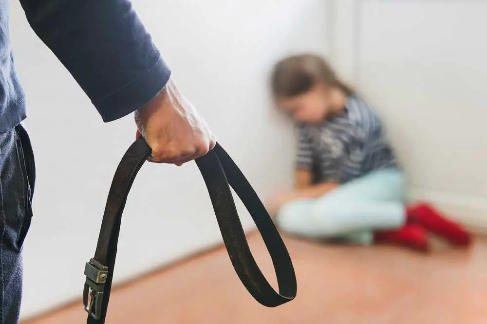Umfassende Analyse zeigt tiefgreifende Auswirkungen von Spanking auf die Entwicklung von Kindern