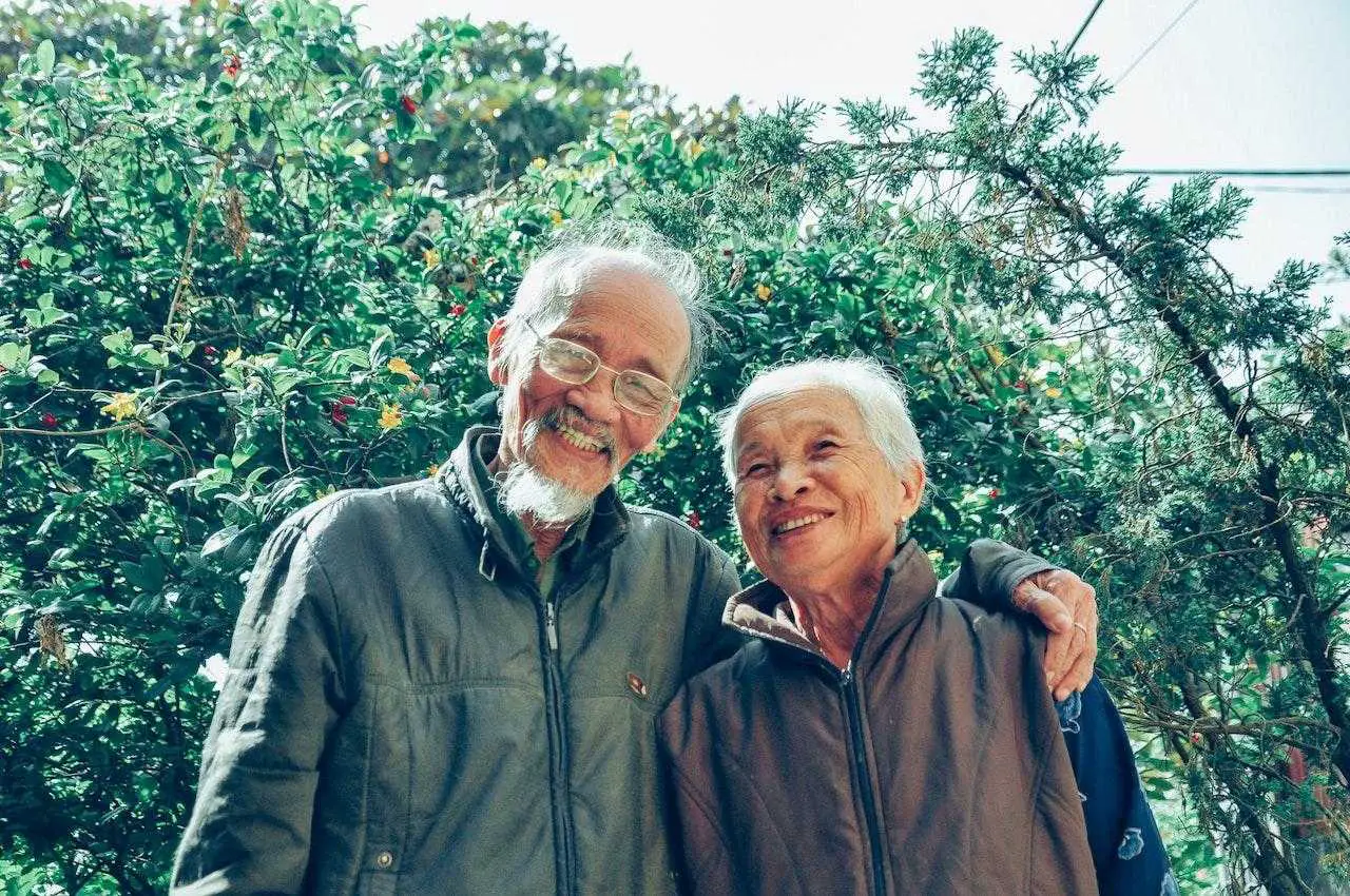 Langlebigkeit und Gesundheit: Die Geheimnisse der Blue Zones offenbaren einfache Wege zu einem erfüllten Leben.