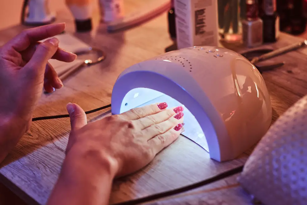 Unter der Lupe: Schädigen UV-Nagellack-Trockner die DNA?